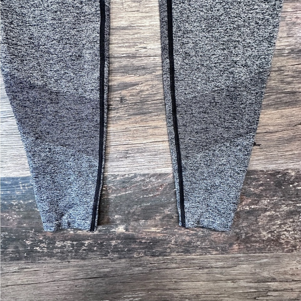 PINK Victoria's Secret Gray Leggings with Stretchy Fabric and Contoured Design - Picture 6 of 9